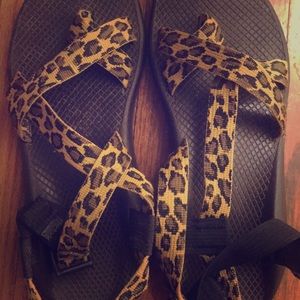 Size 10 Leopard Chacos